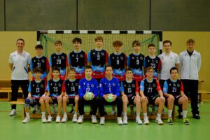 Oben v.l.n.r.: Lukas Keller (Trainer), Ben Seider, Dejan Pavlovic, Julius Fuchs, Michael Moser, Leif Nickel, Luca Flor, Jason Keller, Janis Wilhelm (Trainer), Malte Eikmeier (Trainer) Unten v.l.n.r.: Lennard Weinkötz, Mika Magnie, Lukas Lüders, Etienne Braun, Simon Münch, Killian Hügel, Tim Uhl, Yannik Kluger