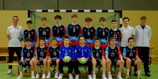 Oben v.l.n.r.: Lukas Keller (Trainer), Ben Seider, Dejan Pavlovic, Julius Fuchs, Michael Moser, Leif Nickel, Luca Flor, Jason Keller, Janis Wilhelm (Trainer), Malte Eikmeier (Trainer) Unten v.l.n.r.: Lennard Weinkötz, Mika Magnie, Lukas Lüders, Etienne Braun, Simon Münch, Killian Hügel, Tim Uhl, Yannik Kluger